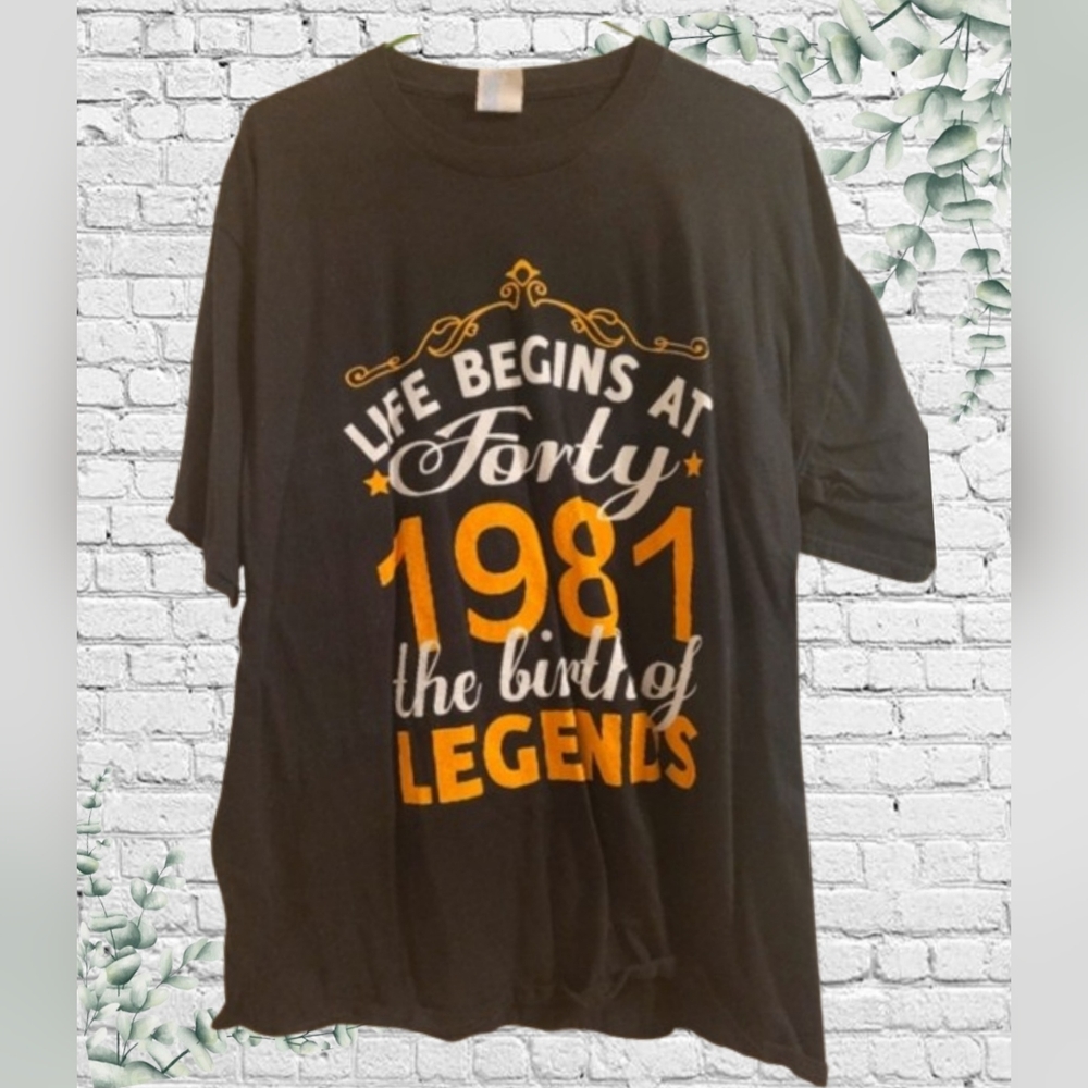 Tshirt- 1981. The Birth of Legends- XL
